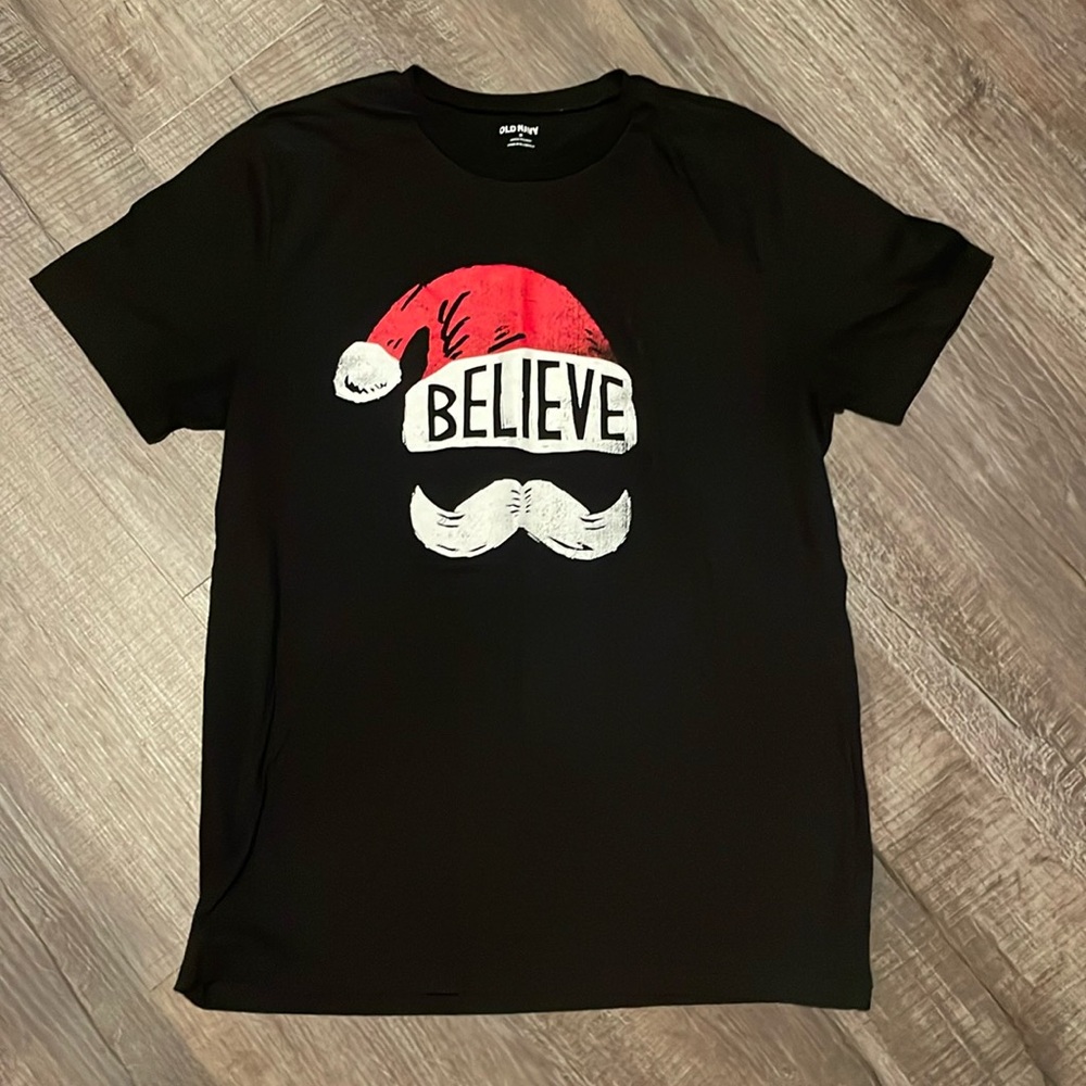 Old Navy black tee with “Believe” Santa graphic size medium